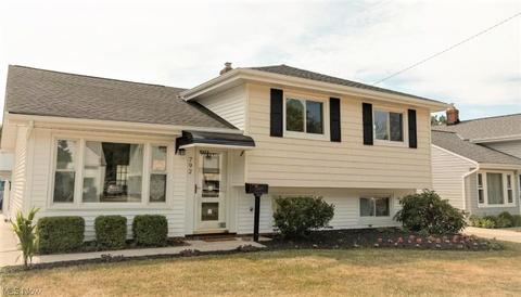 792 Charles St, Willowick, OH 44095 photo 6