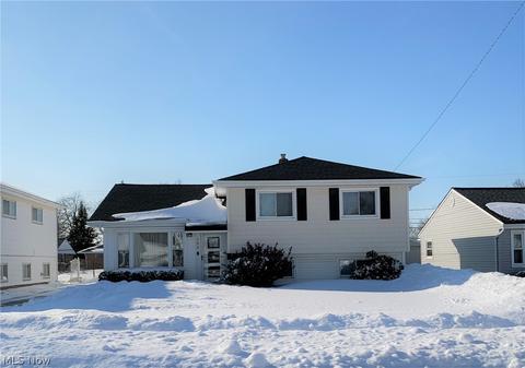 792 Charles St, Willowick, OH 44095 photo 1