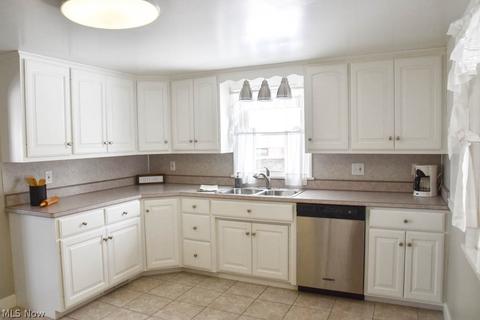 150 Cayuga Ave NW, Canton, OH 44708 photo 3