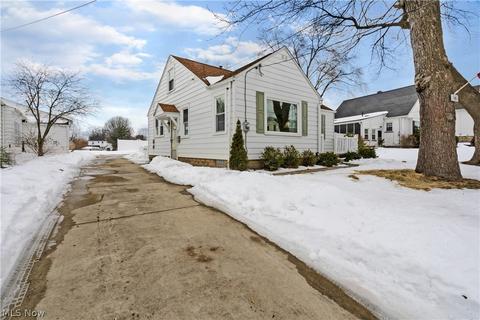 141 25th St SE, Massillon, OH 44646 photo 2