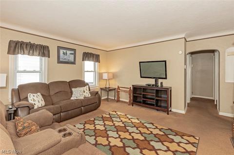 869 Lloyd Rd, Wickliffe, OH 44092 photo 2