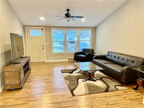 319 Mohawk Ave NW, Canton, OH 44708 photo 2