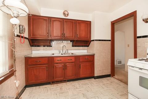 2346 E 35th St, Lorain, OH 44055 photo 7
