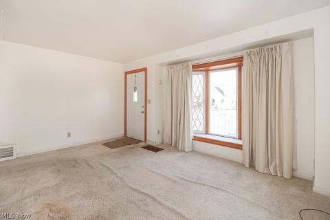 2346 E 35th St, Lorain, OH 44055 photo 2