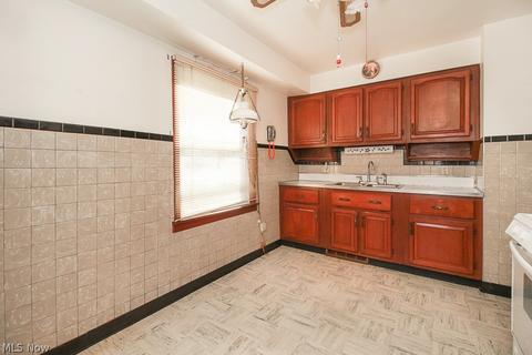 2346 E 35th St, Lorain, OH 44055 photo 8
