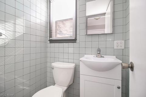 861 Salem Ave, Elyria, OH 44035 photo 7