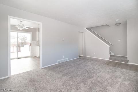 861 Salem Ave, Elyria, OH 44035 photo 2