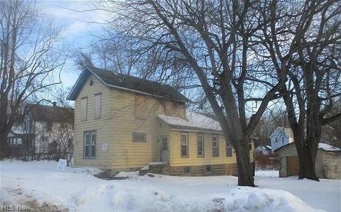 738 E 15th St, Ashtabula, OH 44004 photo 1