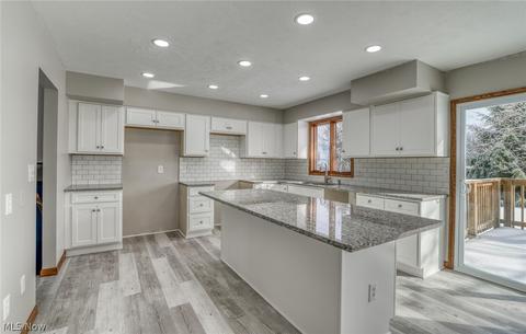 161 Stauffer Dr, Wadsworth, OH 44281 photo 2