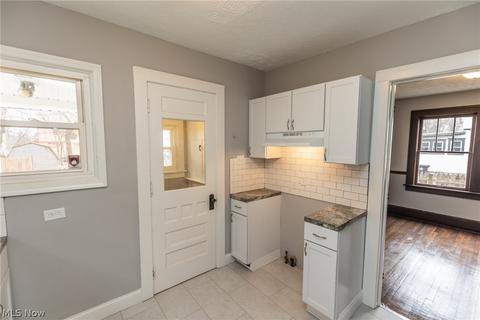 855 Avon St, Akron, OH 44310 photo 11