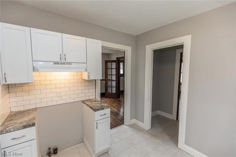 855 Avon St, Akron, OH 44310 photo 12