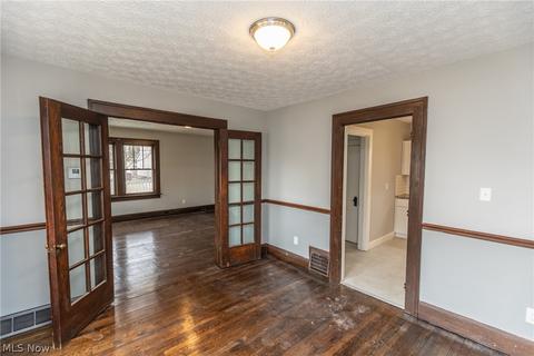 855 Avon St, Akron, OH 44310 photo 9