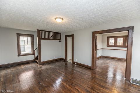 855 Avon St, Akron, OH 44310 photo 5