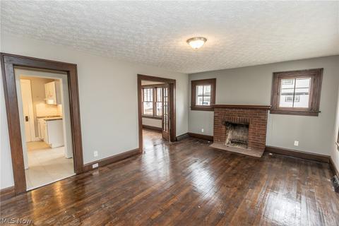 855 Avon St, Akron, OH 44310 photo 3