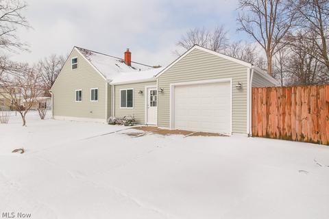 4825 Wake Robin Rd, Mentor, OH 44060 photo 2