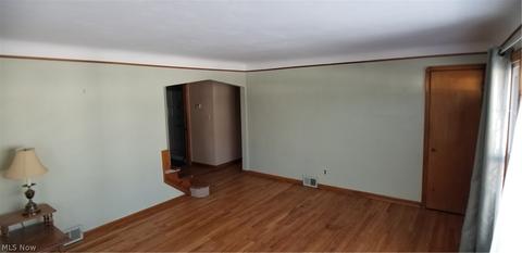 2439 Keystone Rd, Parma, OH 44134 photo 3