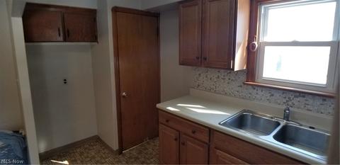 2439 Keystone Rd, Parma, OH 44134 photo 5