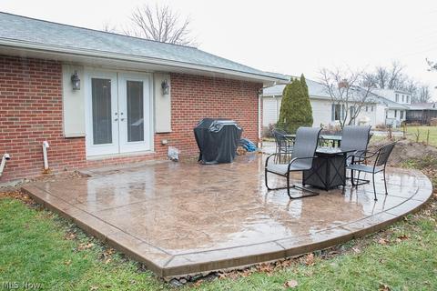 5343 Oak Point Rd, Lorain, OH 44053 photo 3