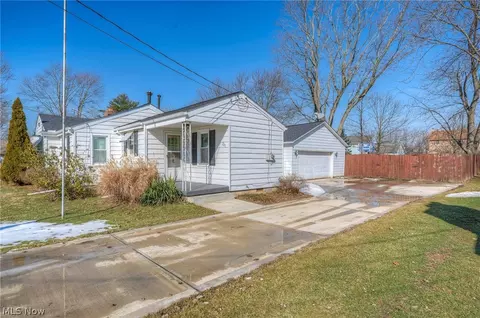 229 Forest St, Lagrange, OH 44050 photo 4
