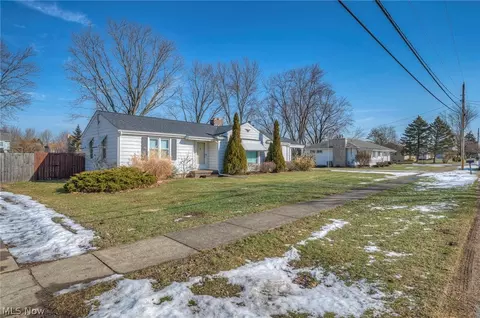 229 Forest St, Lagrange, OH 44050 photo 2