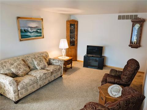 349 Wayne Ave, Akron, OH 44301 photo 6