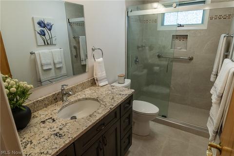 7277 Barton Cir, Parma, OH 44129 photo 17