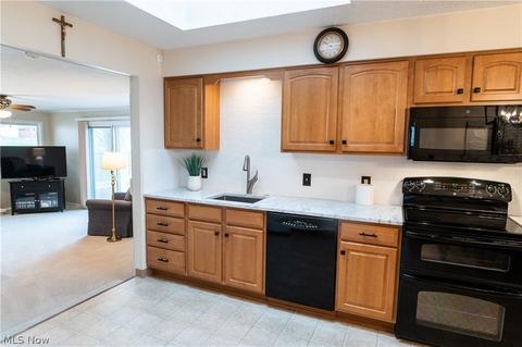 7277 Barton Cir, Parma, OH 44129 photo 7