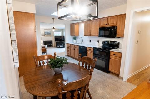 7277 Barton Cir, Parma, OH 44129 photo 6