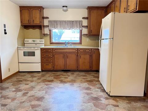 61 E Main St, Dalton, OH 44618 photo 5