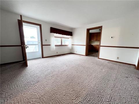 61 E Main St, Dalton, OH 44618 photo 3