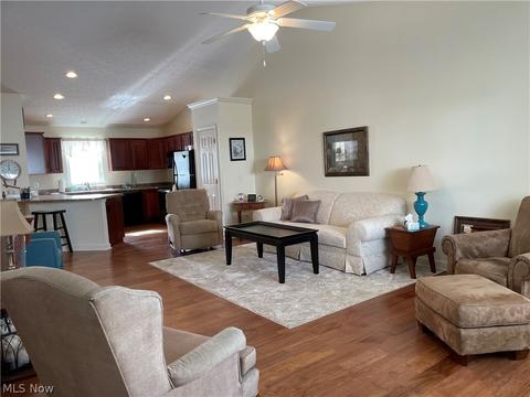 127 Ashfield Ct, Elyria, OH 44035 photo 4