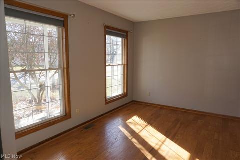 8205 Garnet Ave NE, Canton, OH 44721 photo 4