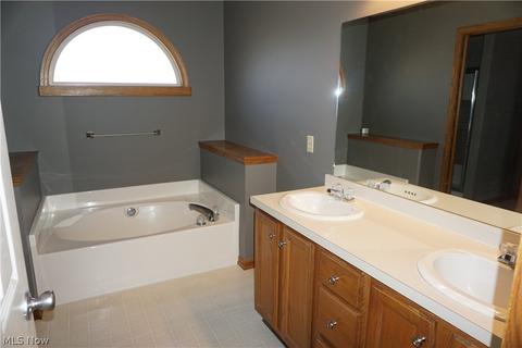 8205 Garnet Ave NE, Canton, OH 44721 photo 11