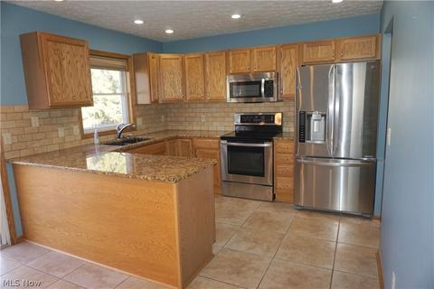 8205 Garnet Ave NE, Canton, OH 44721 photo 6