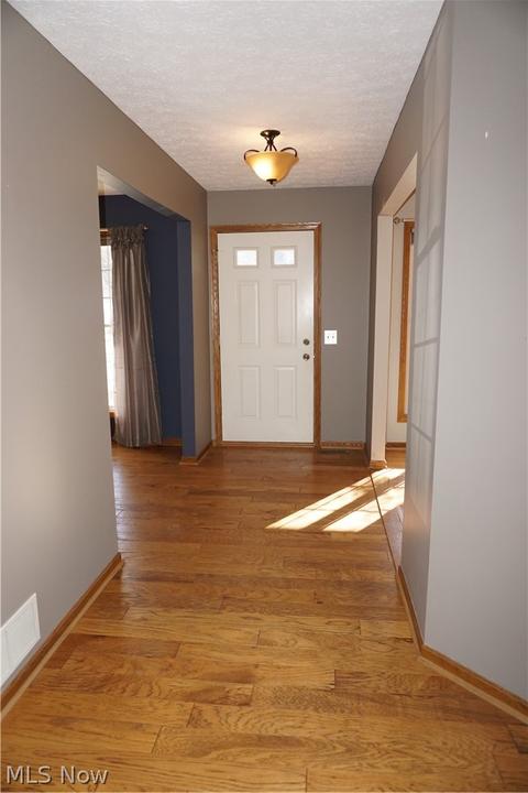 8205 Garnet Ave NE, Canton, OH 44721 photo 2