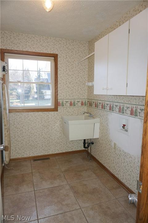 8205 Garnet Ave NE, Canton, OH 44721 photo 7