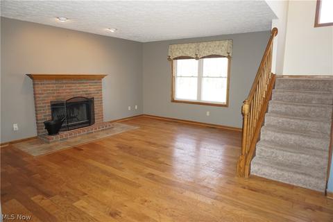 8205 Garnet Ave NE, Canton, OH 44721 photo 3