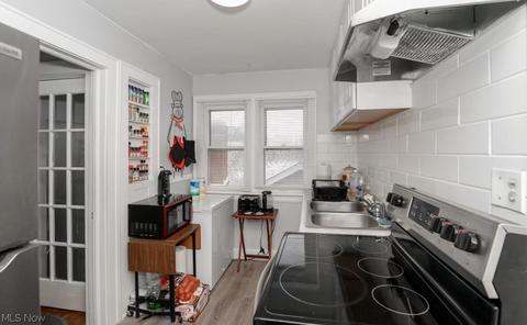 1035 Berwin St, Akron, OH 44310 photo 4