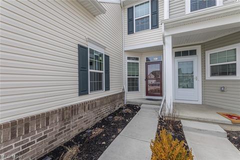 813 Walcutt Ct, Lagrange, OH 44050 photo 3