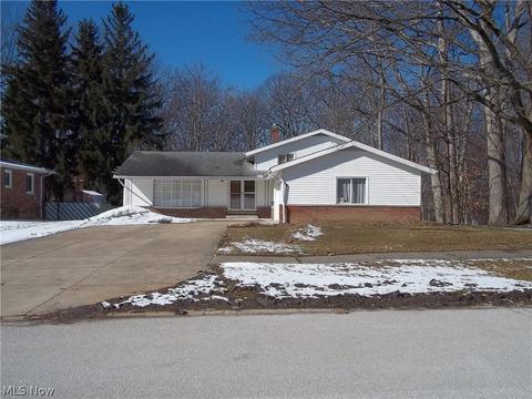 6904 Sandy Hook Dr, Parma, OH 44134 photo 1
