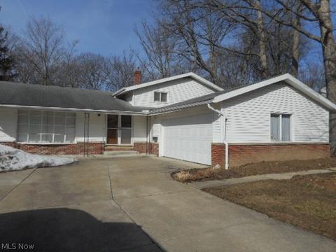 6904 Sandy Hook Dr, Parma, OH 44134 photo 2