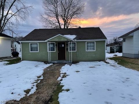 664 Mulvane St, Newcomerstown, OH 43832 photo 1
