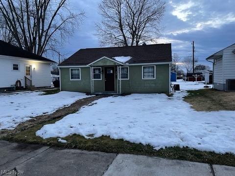 664 Mulvane St, Newcomerstown, OH 43832 photo 2