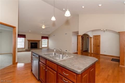708 Aspen Key Dr, Wadsworth, OH 44281 photo 7
