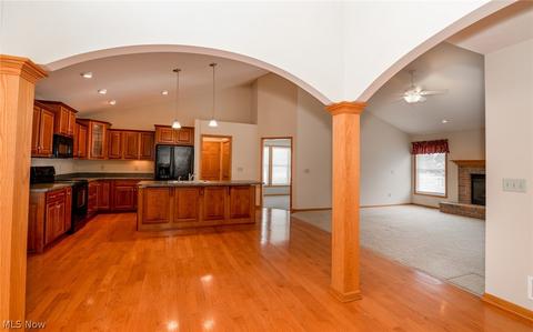 708 Aspen Key Dr, Wadsworth, OH 44281 photo 4