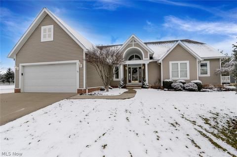 708 Aspen Key Dr, Wadsworth, OH 44281 photo 2