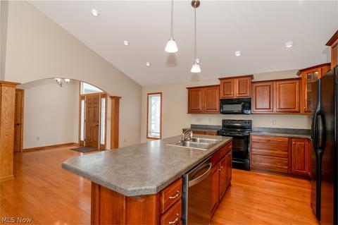 708 Aspen Key Dr, Wadsworth, OH 44281 photo 8