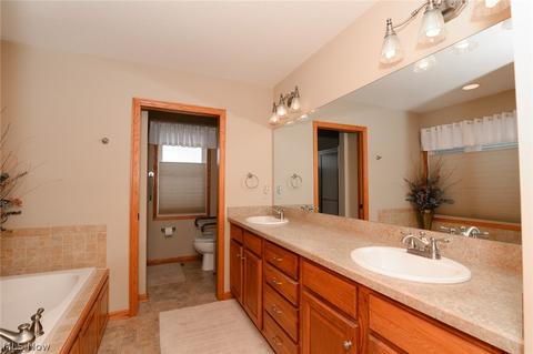 708 Aspen Key Dr, Wadsworth, OH 44281 photo 18