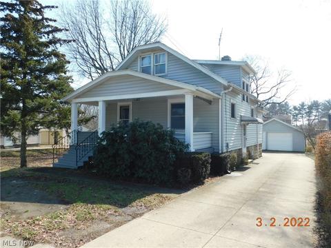 878 Independence Ave, Akron, OH 44310 photo 2