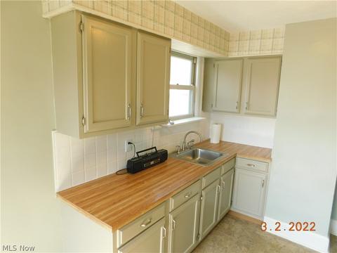 878 Independence Ave, Akron, OH 44310 photo 9